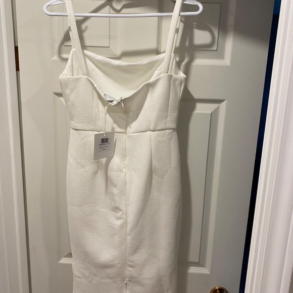 Selfie Leslie White Square Neckline Dress - NWT - Picture 2 of 3